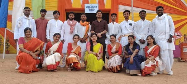 कर्तव्य पथ की गणतंत्र दिवस परेड में पंचायती राज मंत्रालय की झाँकी में राँची के कलाकारों ने किया शानदार प्रदर्शन